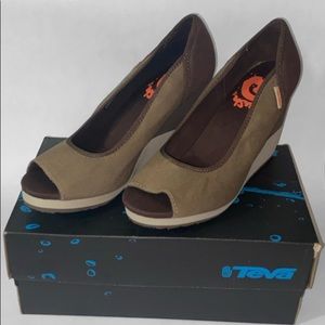 TEVA brown mush promenade heels